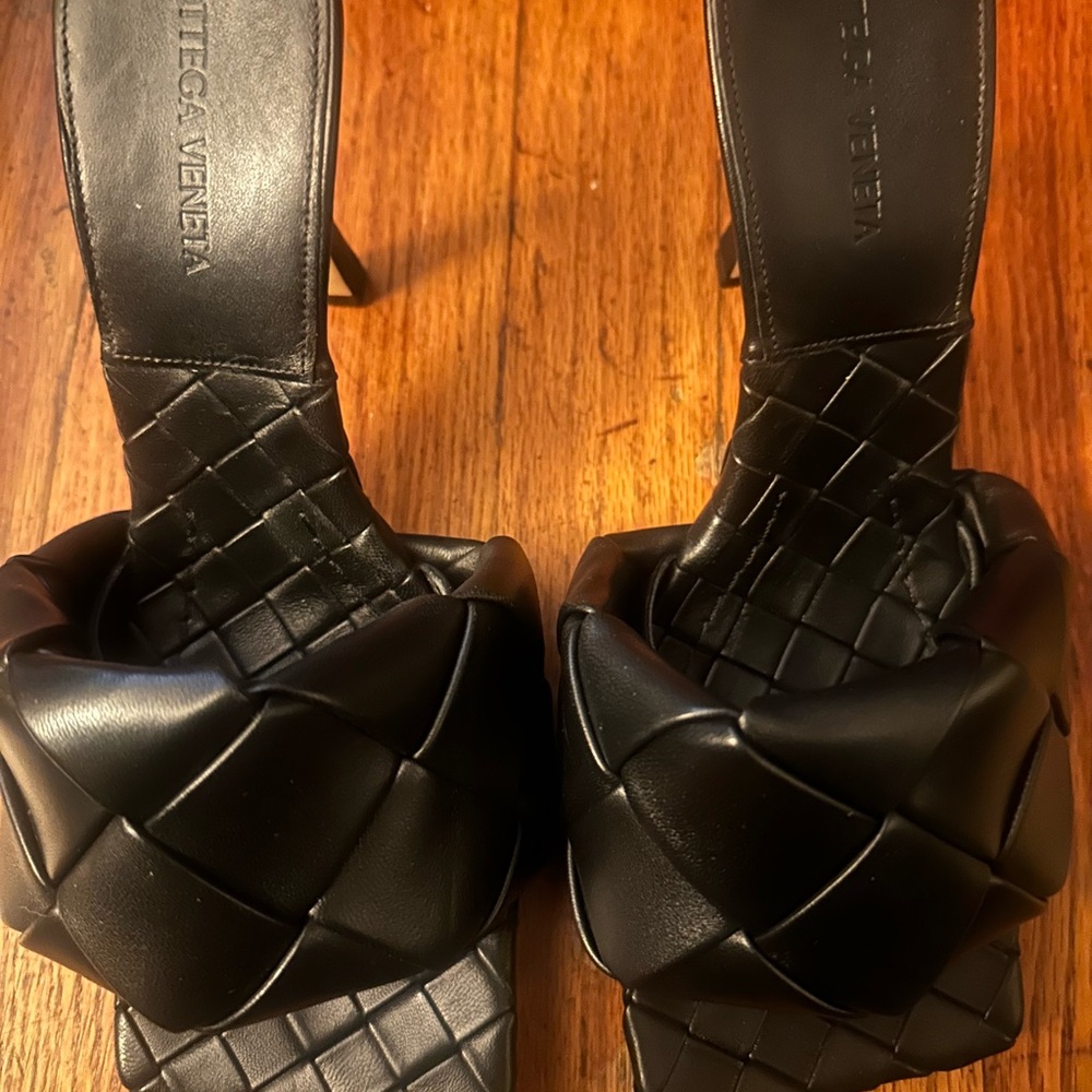 Bottega Veneta Black Heeled Leather Shoes Brand New Never Worn
